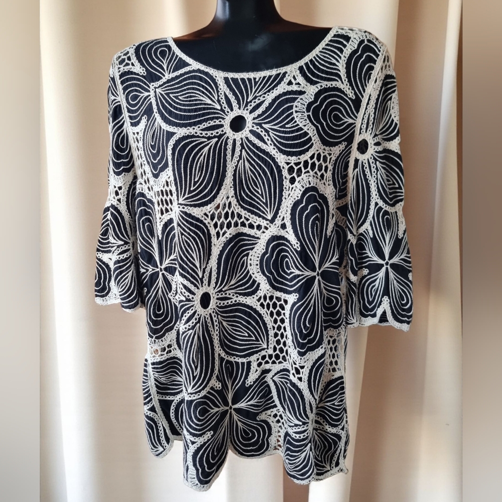 Evidence Crochet Floral Women's Tunic Top Size L